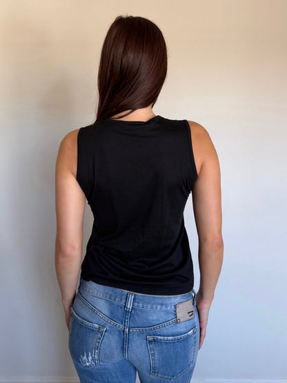 backside of black tank