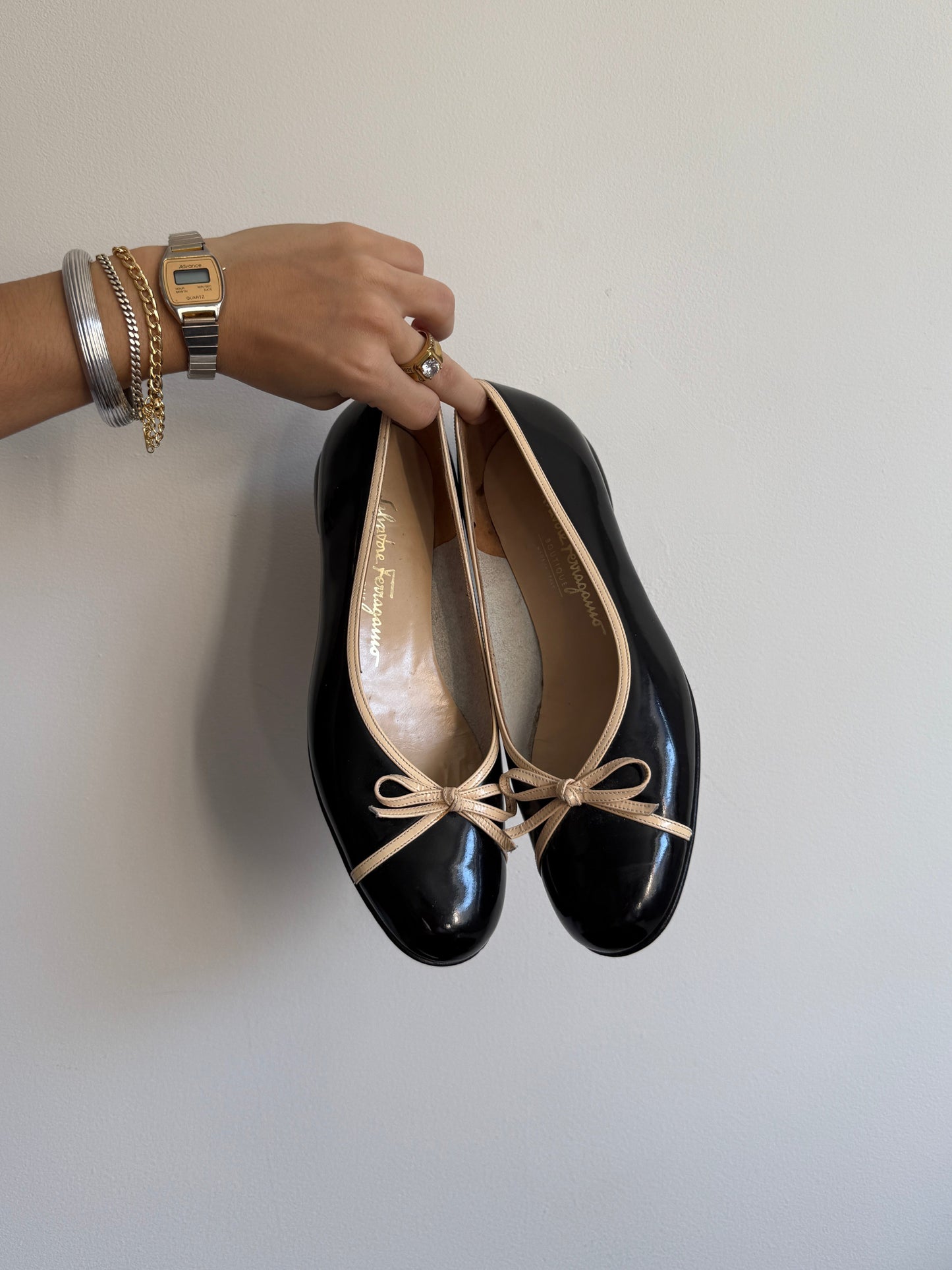 Ferragamo Black and Tan Flats 6.5