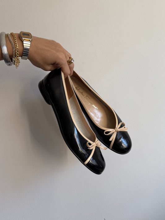 Ferragamo Black and Tan Flats 6.5
