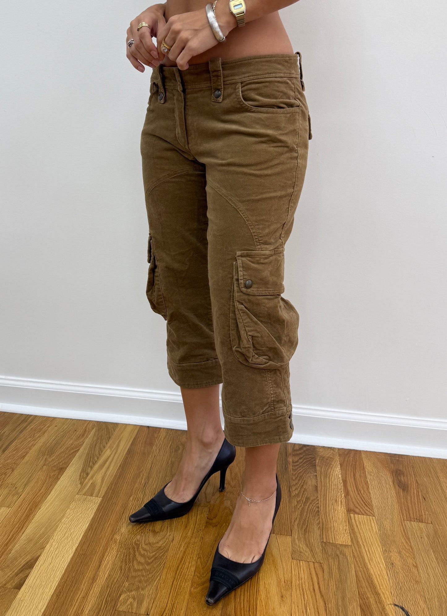 Low-Rise Brown Suede Cropped Capris
