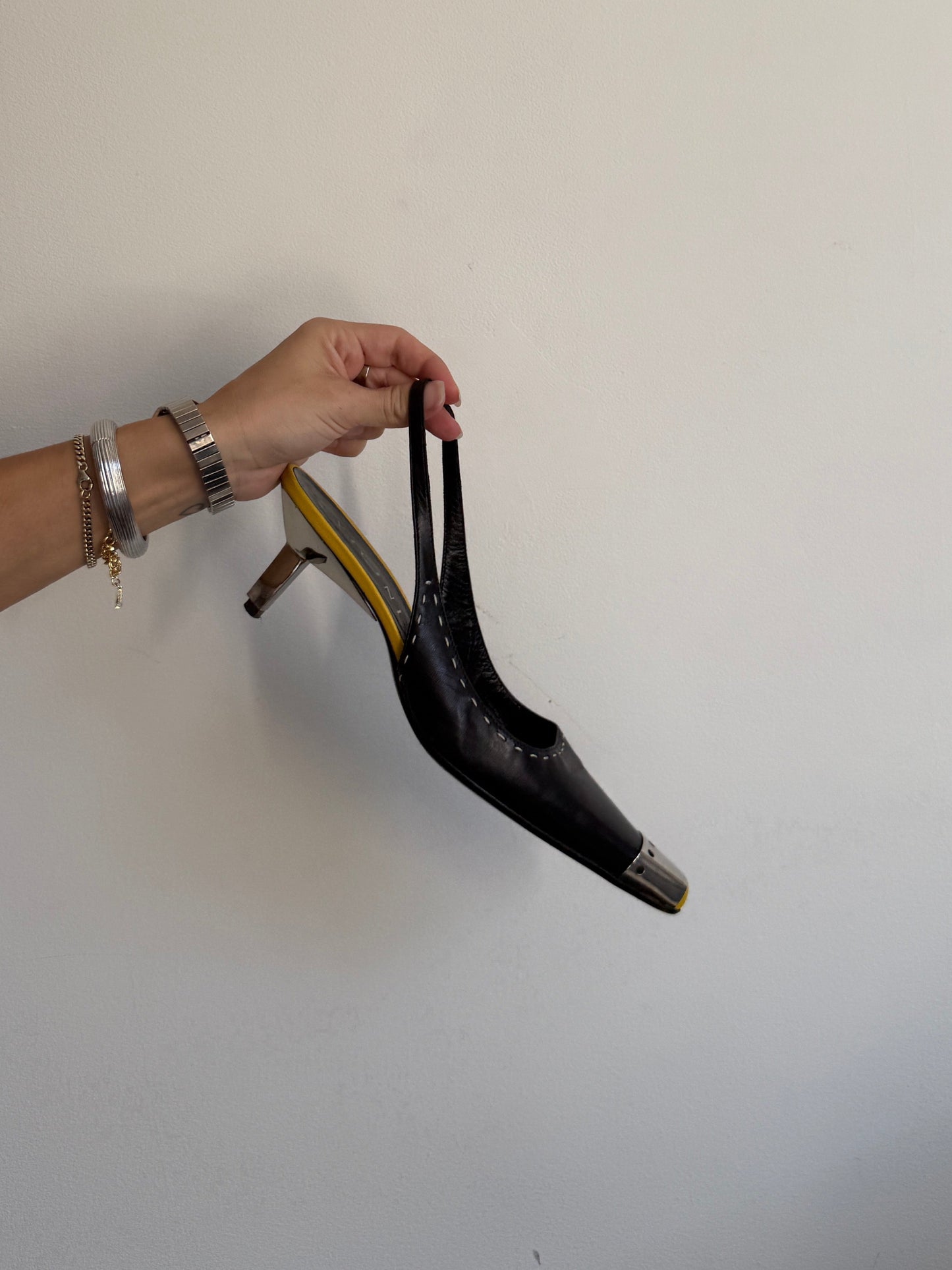 Vicini Metal Toe Kitten Heels IT 38.5