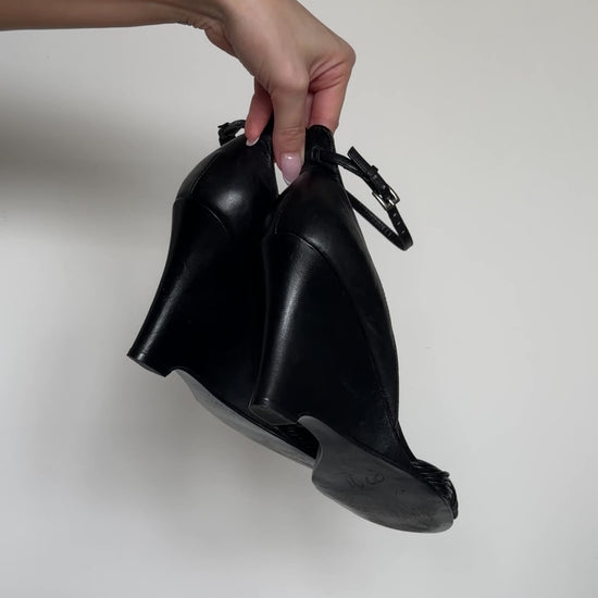 video of black wedges