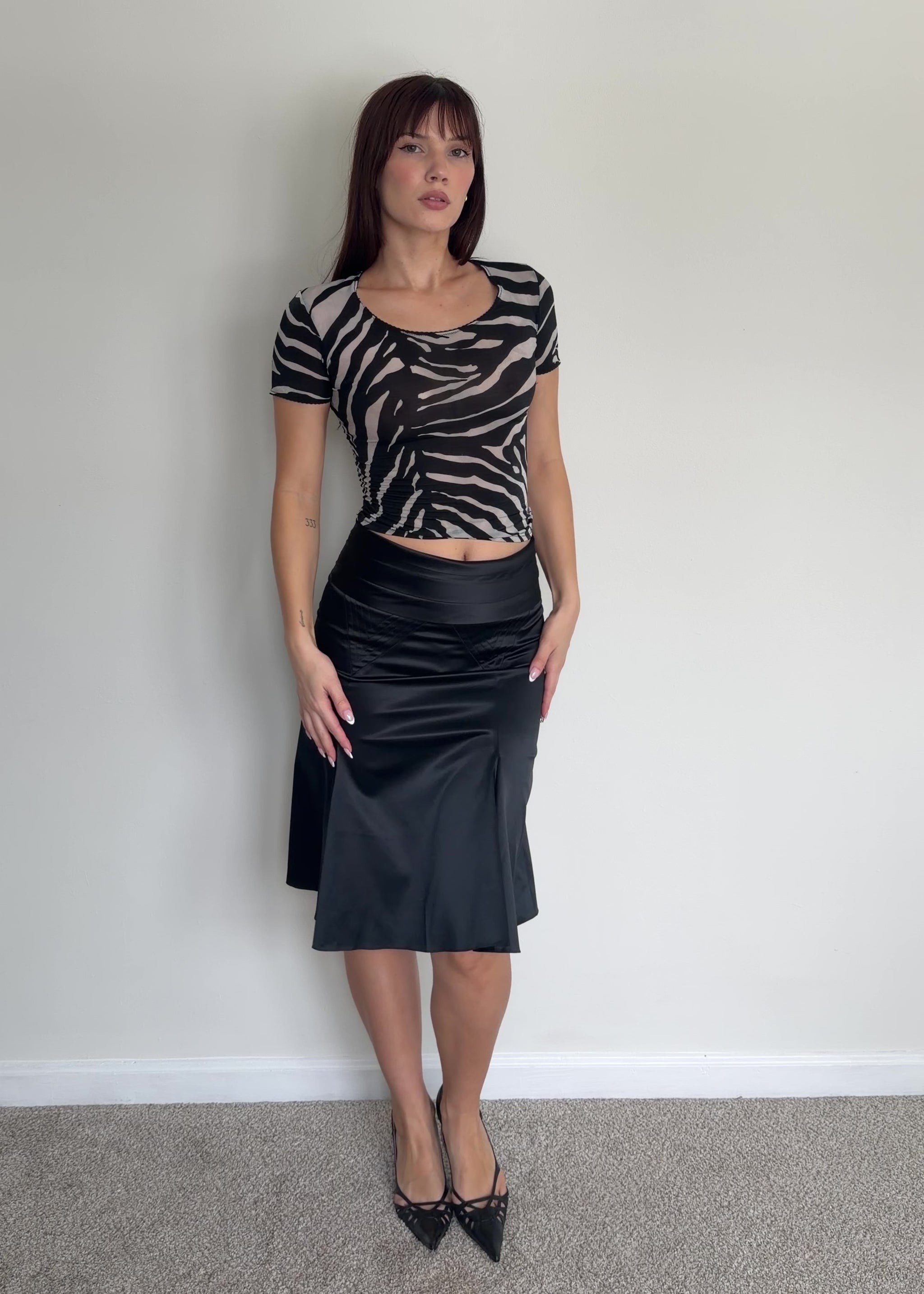 video of zebra top and just cavalli blak skirt 