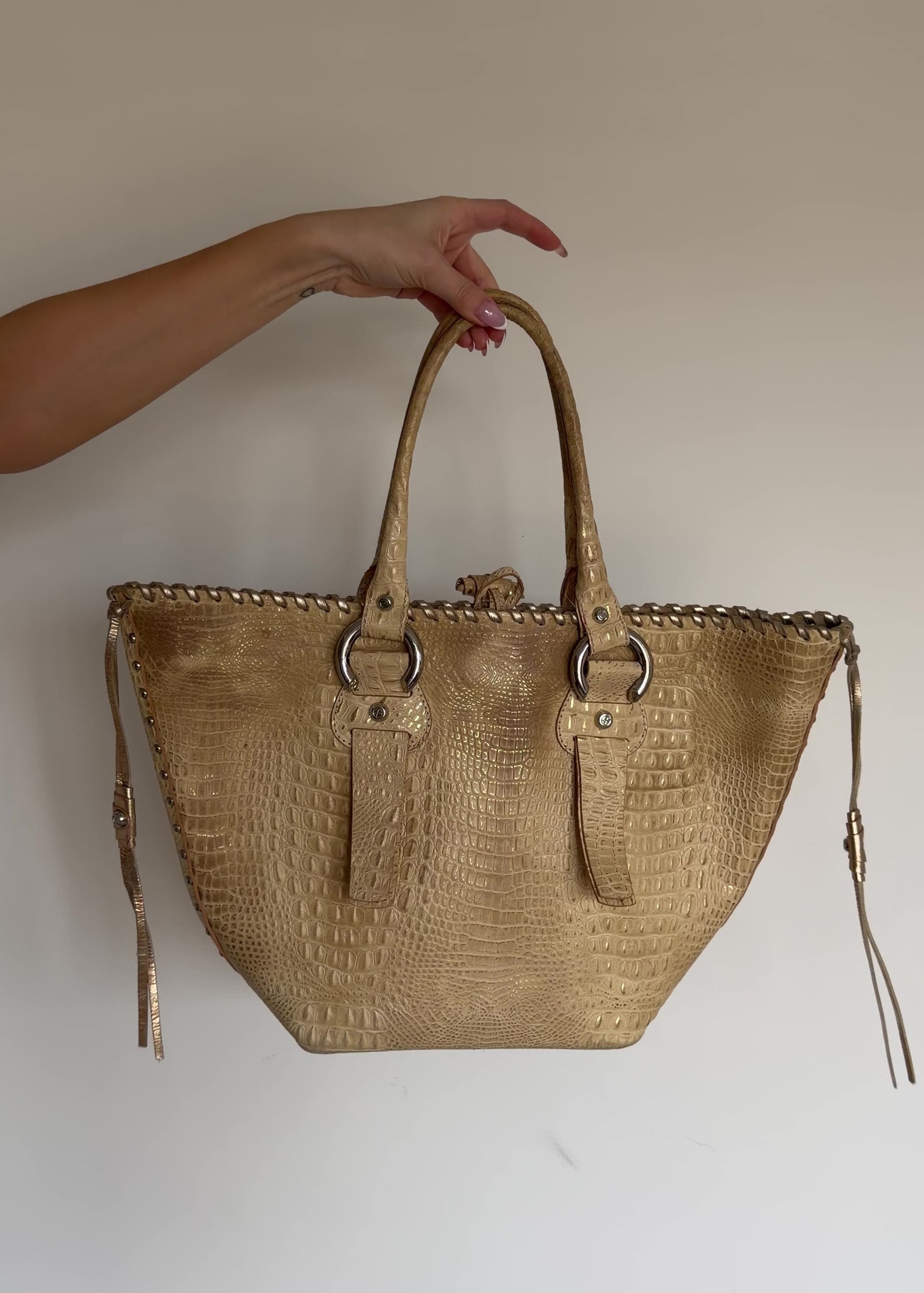 video of cream tote bag